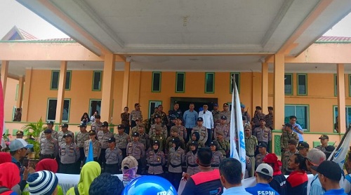 Tolak Kenaikan Iuran BPJS, Ratusan Buruh Karimun Berunjuk Rasa